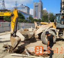 日本奶子一区高温下的坚守｜道路建设者用汗水铺就畅通路